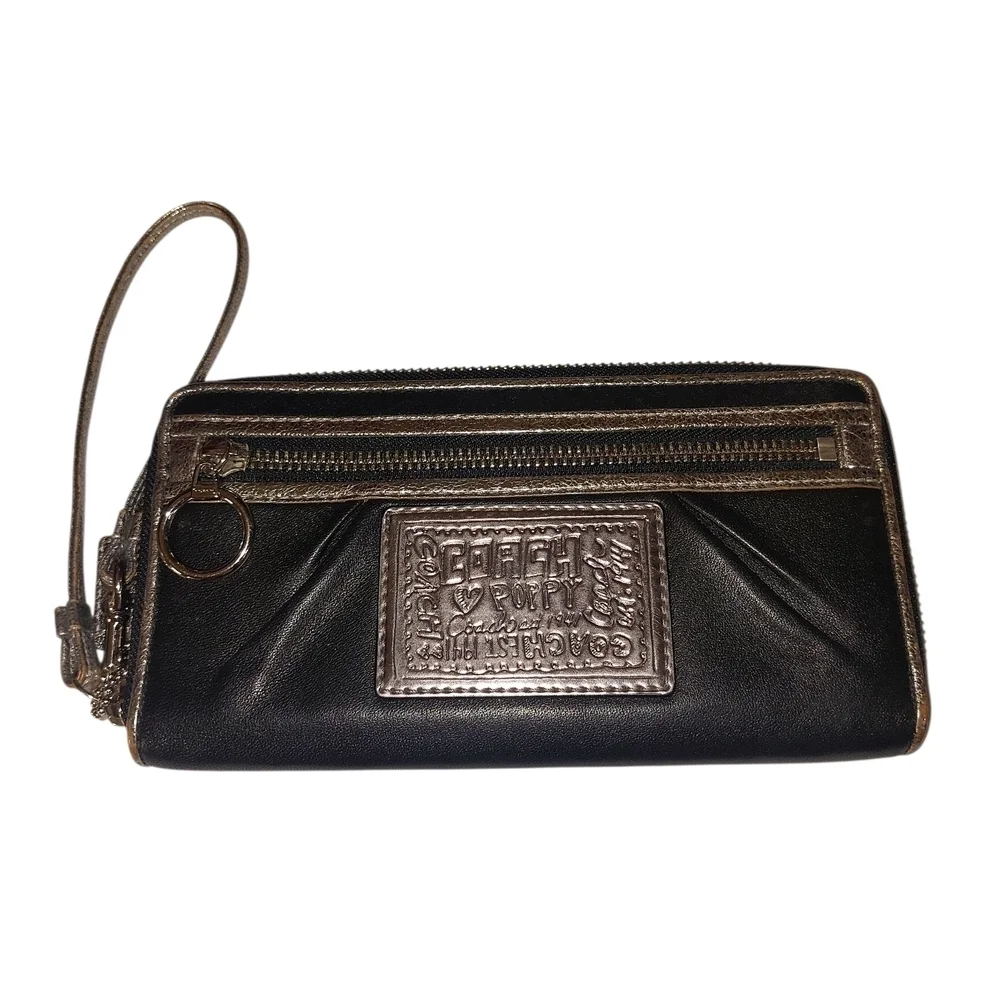👜 Coach Black and Gold Poppy Clutch